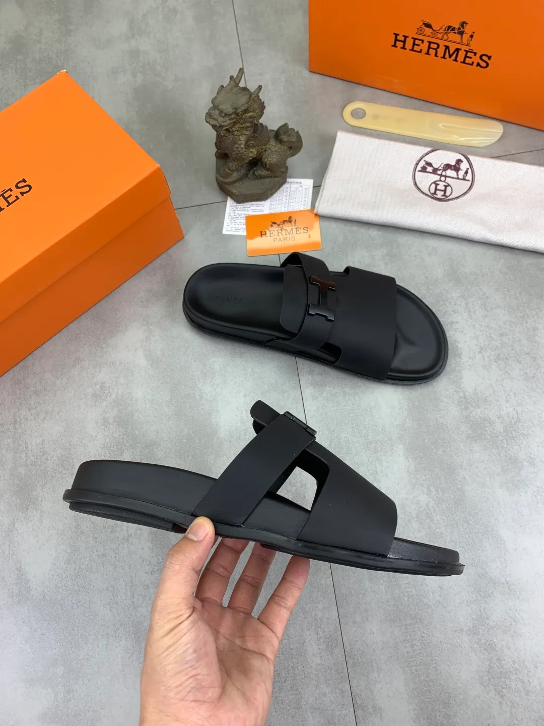Men's shoes 💰P440 New [HERMES] high-end quality new Hermès slippers, made of imported silk calfskin, wear-resistant and non-slip rubber outsole. Fashionable and elegant code number: 39-44 (38 45 46 customized)